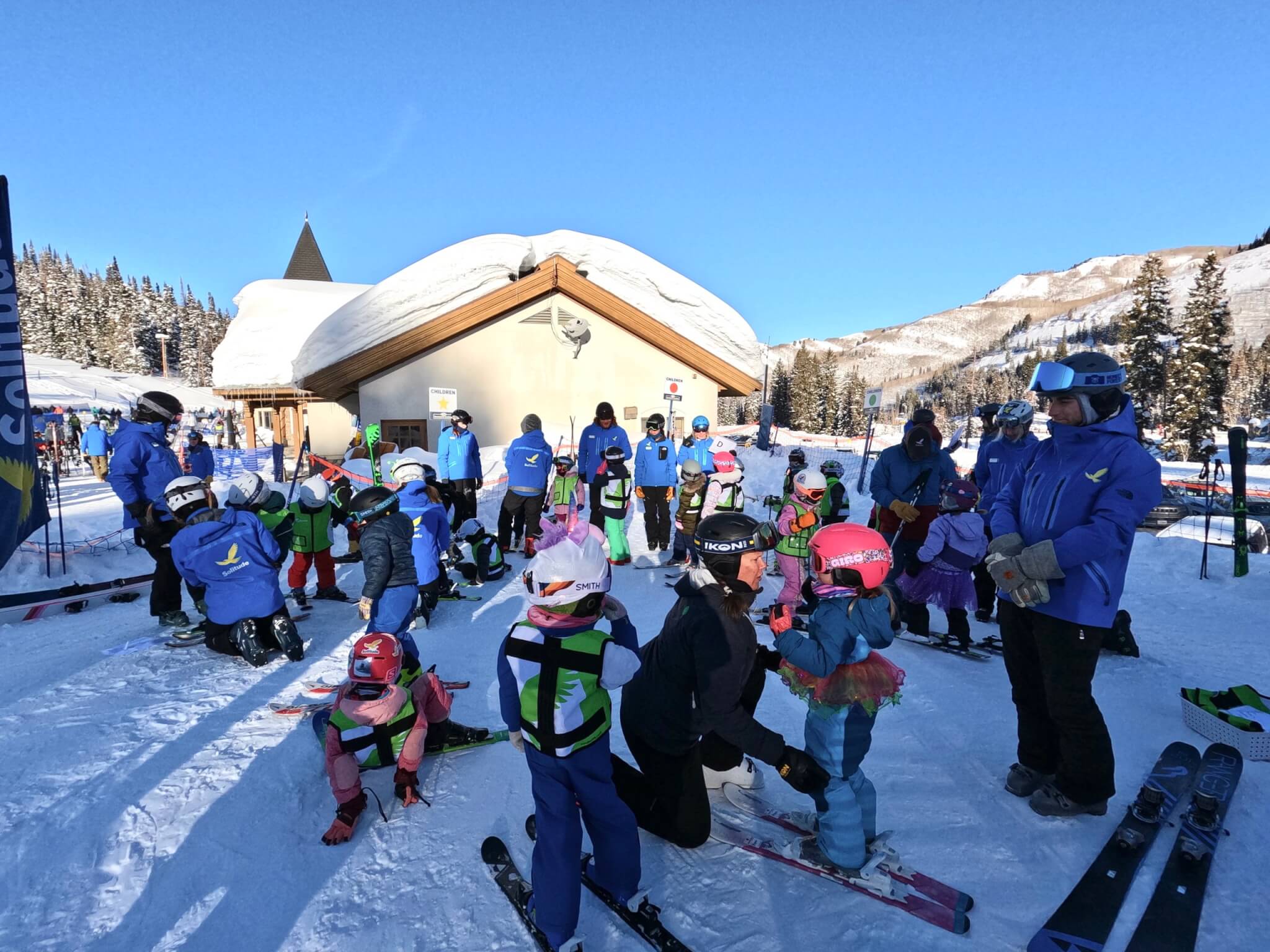 Pembaruan Amber: Sekolah & Program Olahraga Salju